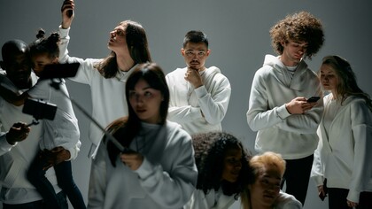 Do diktat editorial do politicamente correcto ao condicionamento político poderá ir uma fracção de segundo