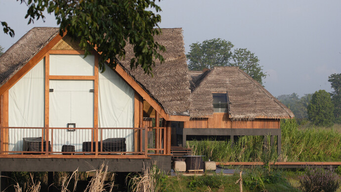 Thatched roofs for a vernacular style © Gehan de Silva Wijeyeratne