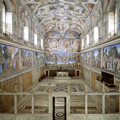 La Cappella Sistina è uno dei luoghi più celebri al mondo, situata nel cuore del Vaticano. Cappella Sistina, Città del Vaticano