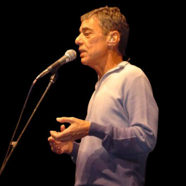 Chico Buarque: A trajetória do ícone da MPB, sua vida, sua música e seu impacto cultural