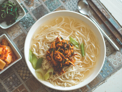 A la hora de comer, todos nuestros sentidos se relacionan, tanto que el oído también juega un papel importantísimo