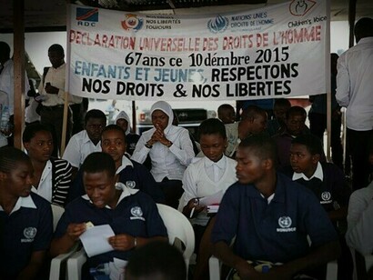 Estidiantes en Goma en la ceremonia del desfile del 67º aniversario de la Declaración Universal de Derechos Humanos, República Democrática del Congo