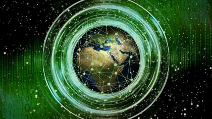 Il codice binario è a tutti gli effetti un iper-codice, perché qualunque codice linguistico può essere tradotto in codice binario e, a sua volta, è possibile il procedimento inverso