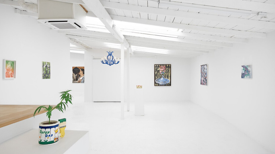 Various artists, Limousine service, exhibition view. Courtesy of Guerrero Gallery GGLA