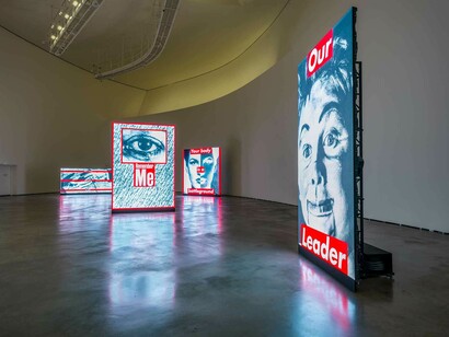 Barbara Kruger, Another day. Another night, vue de l’exposition. Avec l’aimable autorisation du Guggenheim Museum Bilbao