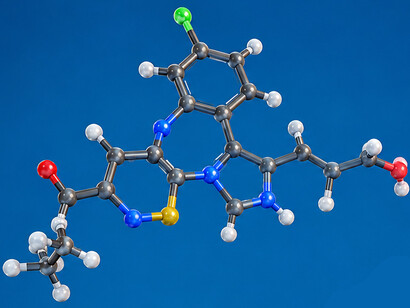 Das erste Medikament, das vollständig durch generative künstliche Intelligenz entdeckt und entwickelt wurde, ist das antifibrotische Kleinmolekül Rentosertib. Bild: Das antifibrotische Kleinmolekül Rentosertib