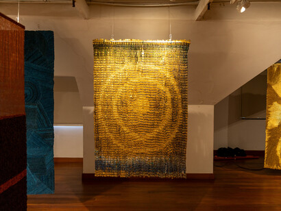 Olga de Amaral, vista de exhibición. Cortesía del Institute of Contemporary Art 