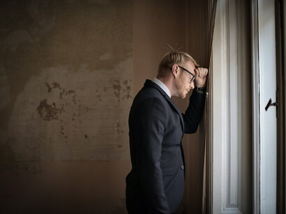 En France, les questions d'assurance suscitent des inquiétudes dans les communes, au terme d'une année marquée par des sinistres climatiques à répétition et les émeutes urbaines du début de l'été