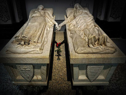 Mausoleo de los Amantes de Teruel en el Museo de historia local en Teruel, España