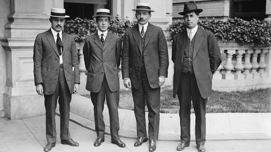 José Vasconcelos (izquierda) con José Urquidi, Rafael Zubirán y Peredo