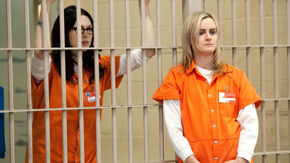Las actrices Tylor Schilling (derecha) y Laura Prepon, protagonistas de «Orange is the New Black»