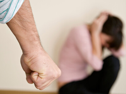 La mano agresora en la violencia de género