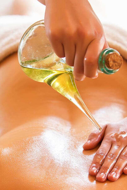 Massaggio ayurvedico con olii
