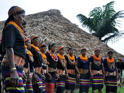 Women of Lungwa Village perform a traditional dance, Source : ILRI