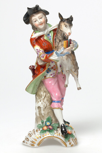 Small figures, piece in exhibition. Courtesy of Queensland Art Gallery