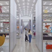 Verschiedene Künstler, Science fiction design. From space age to metaverse, Ausstellungsansicht. Mit freundlicher Genehmigung des Vitra Design Museums