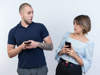 Las redes digitales nos conectan de manera instantánea, pero muchas veces amplifican emociones, prejuicios y desinformación más rápido que la comprensión