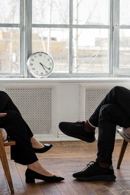 Man discusses his early childhood with therapist