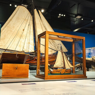 Wer schreibt geschichte? Ausstellungsansicht. Mit freundlicher genehmigung des Groninger Museums