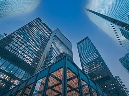 La tour de Babel. On peut comparer la langue à un édifice fermement ancré dans le sol, qui, au fur et à mesure qu'il s'élèverait, serait de moins en moins soumis à la loi de la gravitation