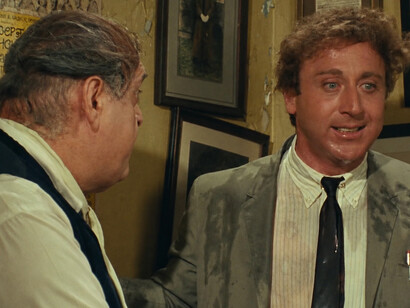 Más allá de la comedia, Brooks también dejó su marca como productor de obras fundamentales, ampliando su influencia en la historia del cine mucho más allá de la risa