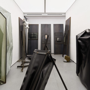 Ensamblajes sensibles. El abismo de lo real en la obra de Ángeles Marco, exhibition view. Courtesy of 1 Mira Madrid