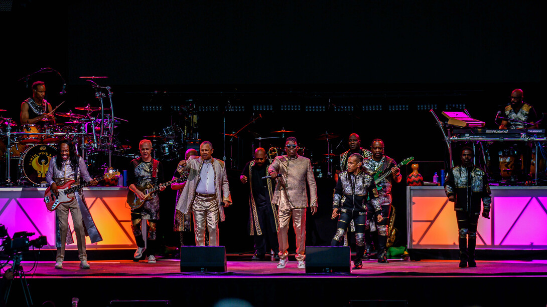 Gli Earth Wind and Fire si sono uniti a Carlos Santana per suonare un set di quattro ore al Jiffy Lube Live di Bristow, Virginia, il 20 agosto 2022. Foto di Joe Glorioso, All-Pro Reels
