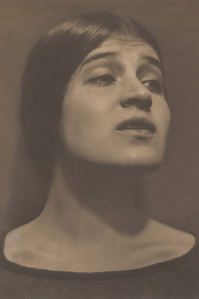 Edward Weston, Tina Modotti reciting poetry, 1924. Courtesy of George Eastman Museum