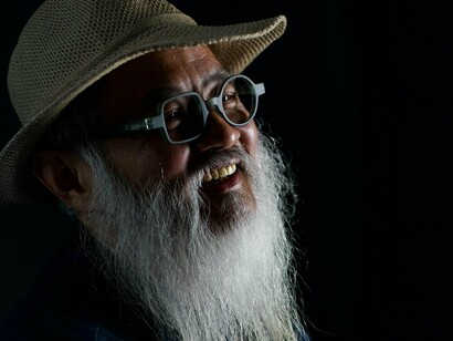 Os gregos também tinham pensamento similar. Hesíodo dividiu as eras humana em idades do Ouro, Prata, Bronze, Heróis e Ferro. As duas primeira sendo Utopias felizes, a terceira uma época de violência, a quarta o momento em que viveram os semideuses dos mitos antigos e a atual em que a justiça no mundo era ignorada. Os sofistas acreditavam que o universo durava “um ano cósmico” sendo iniciado e encerrado em um gigantesco fogo de renovação