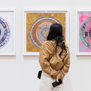 Beatriz Milhazes: grabados de la colección de la Pinacoteca de São Paulo, vista de exhibición. Cortesía de Pinacoteca