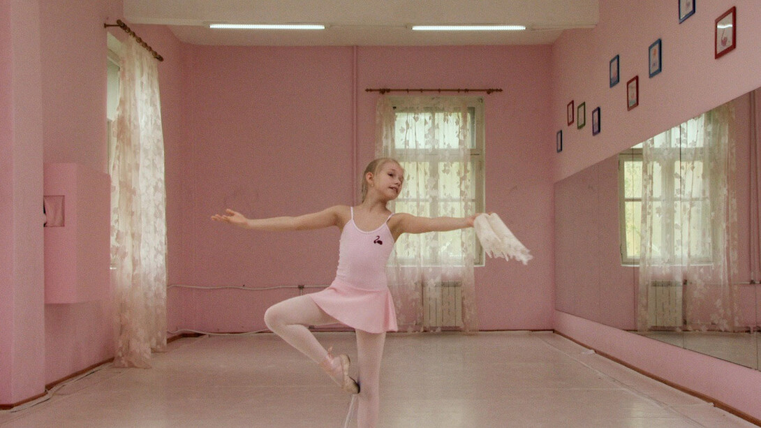 Rineke Dijkstra, Marianna (The Fairy Doll), 2014, One-Channel HD video-installation, sound, 19 min 13 sec, looped, video still. © Rineke Dijkstra, Courtesy of the artist and Galerie Max Hetzler, Berlin | Paris