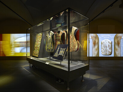 Silk treasures. Textile masterpieces from the Falletti Donation, exhibition view. Courtesy of Museo del Tessuto