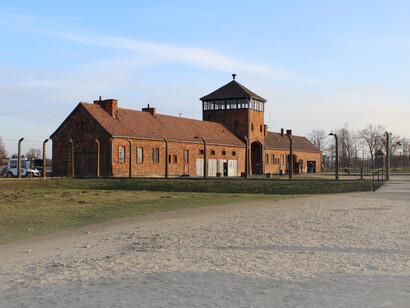 Las fallas a las que nos enfrentamos hoy, inquietantemente paralelas a las de una época que creíamos lejana, nos empujan a cuestionar la historia