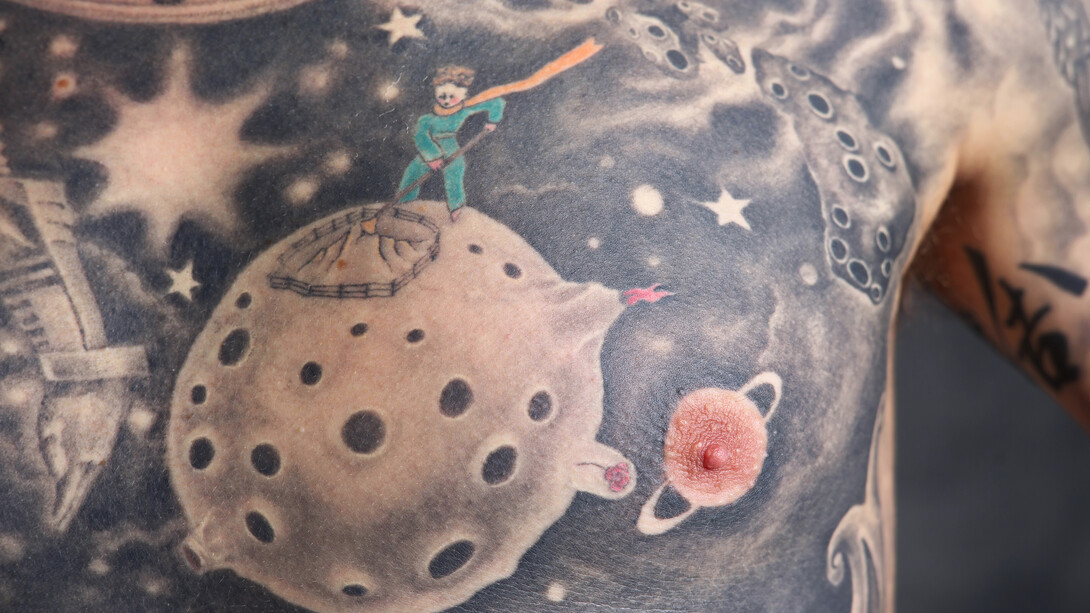 Alexander Kuzovlev, 2015. El Principito. Tatuaje en el pecho de un hombre. El Principito