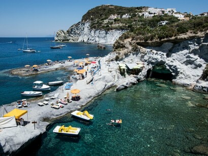 Le piscine di Cala Feola a Ponza