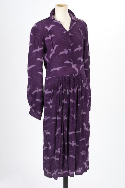 ©IWM EPH 1847 Jacqmar dress ‘Happy Landings’ © IWM, Clothing