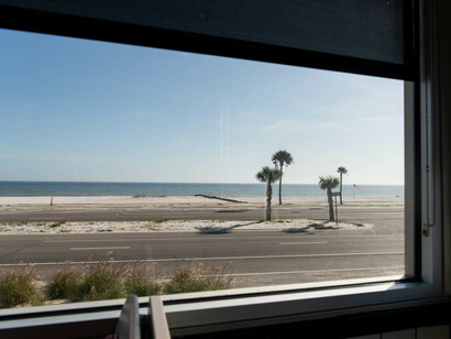 Micah Cash, Store #210: Gulfport, Mississippi, 2021. Courtesy of Georgia Museum of Art
