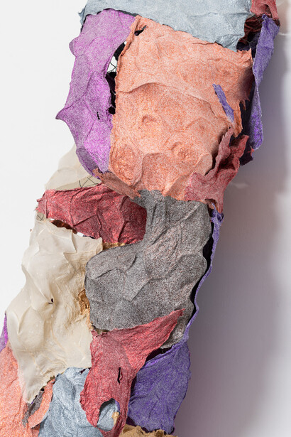 Wonder Woman, 2016-2017 (detail)
cast sparkles on handmade paper over chicken wire
124.5 × 50.8 × 40.6 cm, 49 × 20 × 16 in.
Courtesy the Artist and Xavier Hufkens, Brussels
photo credit: HV-studio