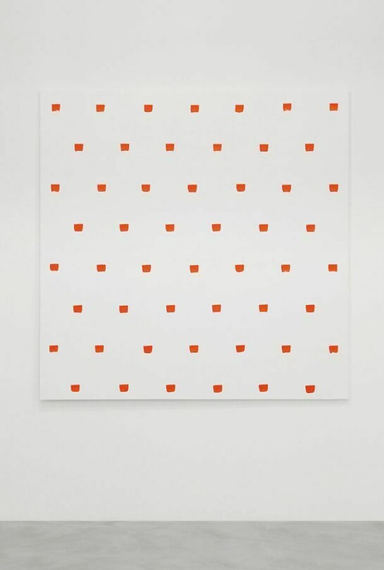 Niele Toroni, Impronte di pennello n. 50 a intervalli di 30, 2011, Tela 200 x 200 cm, Courtesy A arte Invernizzi, Milano