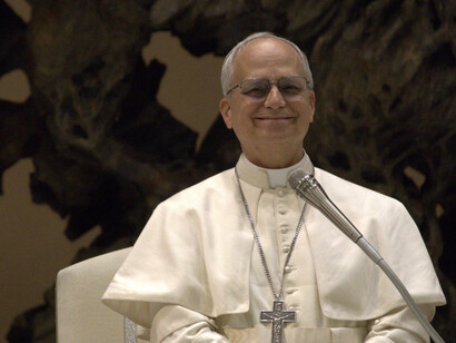 Papa Leão XIV durante coletiva de imprensa no Vaticano, 2025. Foi eleito o Cardeal Robert Francis Prevost ou simplesmente Leão XIV após ter sido escolhido no Conclave. Saindo fora de toda a especulação feita pelos jornalistas no Brasil e no mundo. O que foi visto da parte da imprensa e demais religiosos