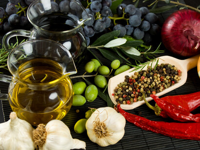 Dieta Mediterrânica, alho, azeite, vinho preto, cebola, páprica, pimenta   
