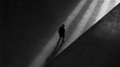 Muchos pensadores están preocupados porque, al parecer, los conocimientos adquiridos mediante el gran desarrollo cultural moderno están en contraposición con la conducta humana