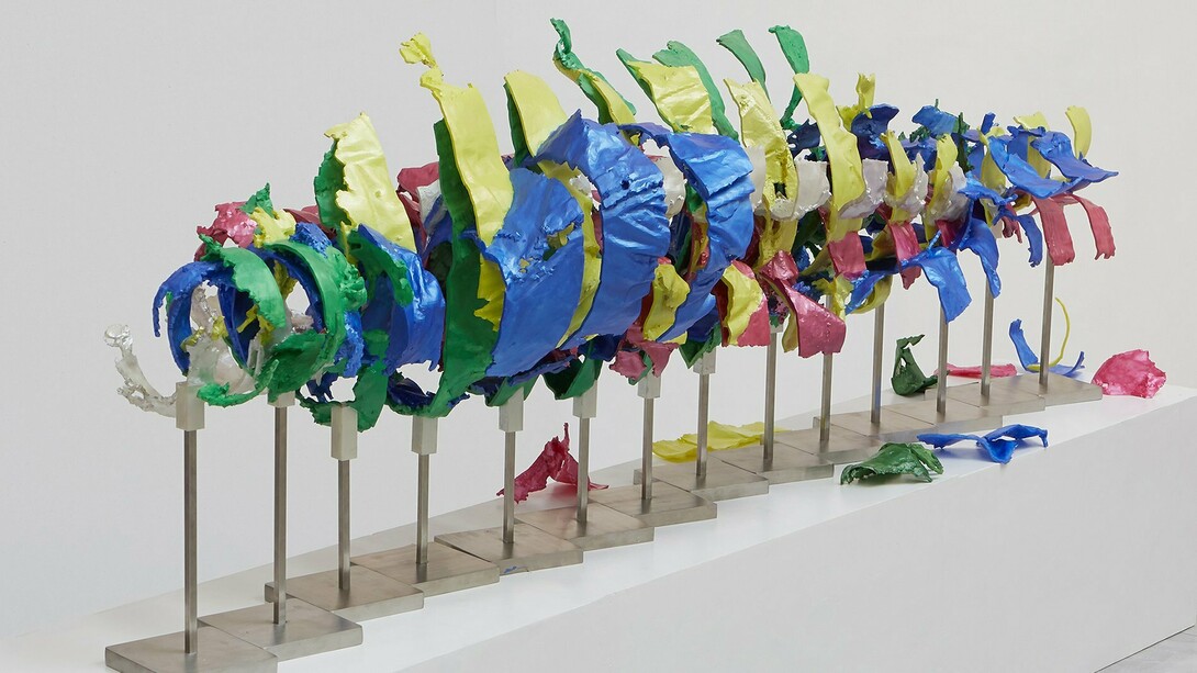 Liu Bolin,
Chaos - Me (detail), 2024,
Painted UV curable resin and stainless steel,
26 x 82 5/8 x 29 1/2 inches (66 x 210 x 75 cm).
Courtesy of the artists and Eli Klein Gallery © Liu Bolin