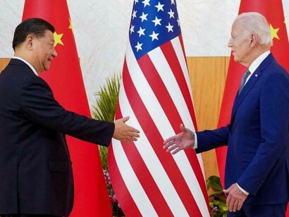 President of China Xi Jinping extending his hand to President of US Joe Biden