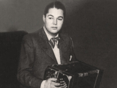 Aníbal Troilo con su bandoneón a los 14 años