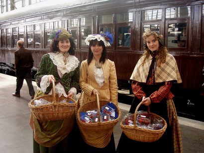Azafatas del Tren de la Fresa