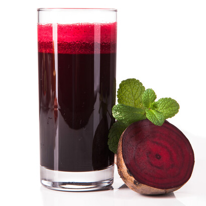 C’est un « banal » être vivant qui se nourrit de sucre et d’autres substances du jus de raisin ou de betterave