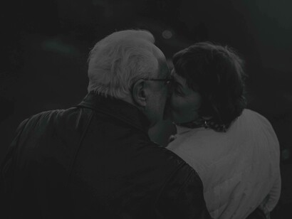 The symphony of a quantum kiss in everlasting love 