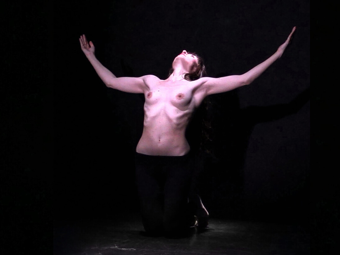 Samantha Stella, Corpicrudi, Sinfonia in Rosso