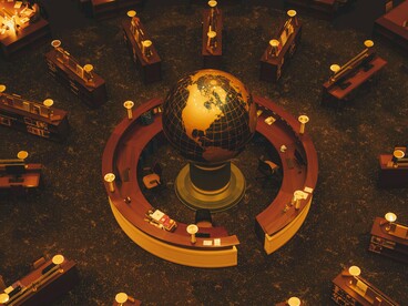 Livros cercam o grande globo central numa arquitetura que parece não ter fim. O conhecimento humano transforma-se aqui numa cartografia do infinito